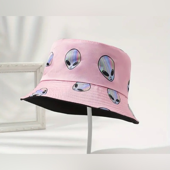 Brand new still in bag reversible bucket hat - Picture 4 of 5